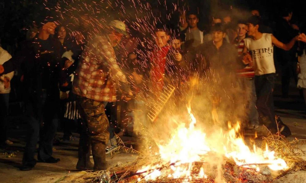 Τσικνοπέμπτη: Η γιορτή της Ορθοδοξίας πριν τη Σαρακοστή - Τα πανάρχαια έθιμα σε όλη την Ελλάδα